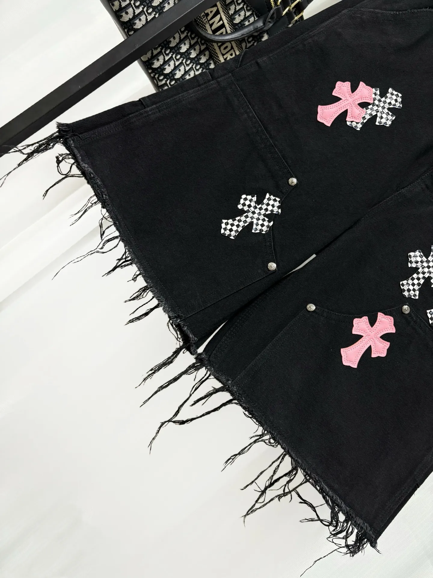 Chrome Hearts Chrome Hearts ， Premium ， ， 、 。 Series ， ， ， ， 。 Pink +Black White ， ， ， ， ， ， ， ， 。 ， 、 ，Retro 。 ， ， ， 。 ， Size S-XL，